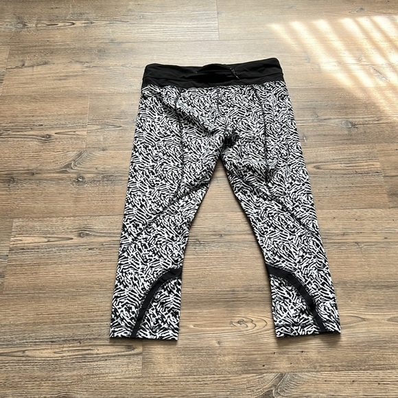 Lululemon Run Inspire Crop II Luxtreme Workout Yoga Leggings Activewear size 8 - Picture 8 of 9